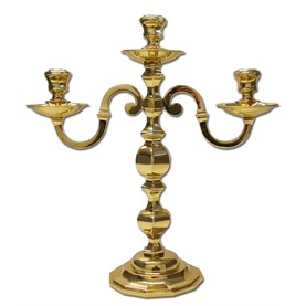 Candelabro de bronce pulido para tres velas